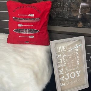 North American Canada pillow